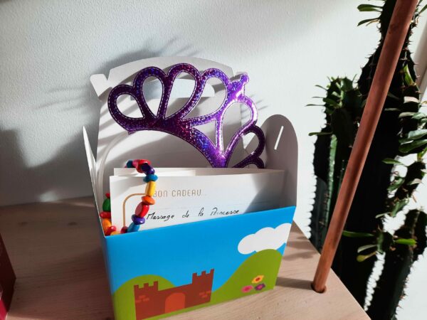 Image d'un bon cadeau massage de la princesse dans un contenant coloré et élégant
